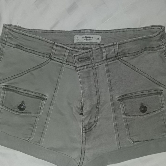 Distressed cargo shorts - Picture 2 of 3